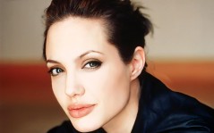   / Angelina Jolie   / 1600x1200