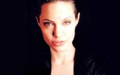 Angelina Jolie  / 1024x768