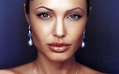 Angelina Jolie   / 1024x768