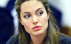 Angelina Jolie   / 1680x1050