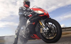 Aprilia RSV4 Factory / 1600x1200