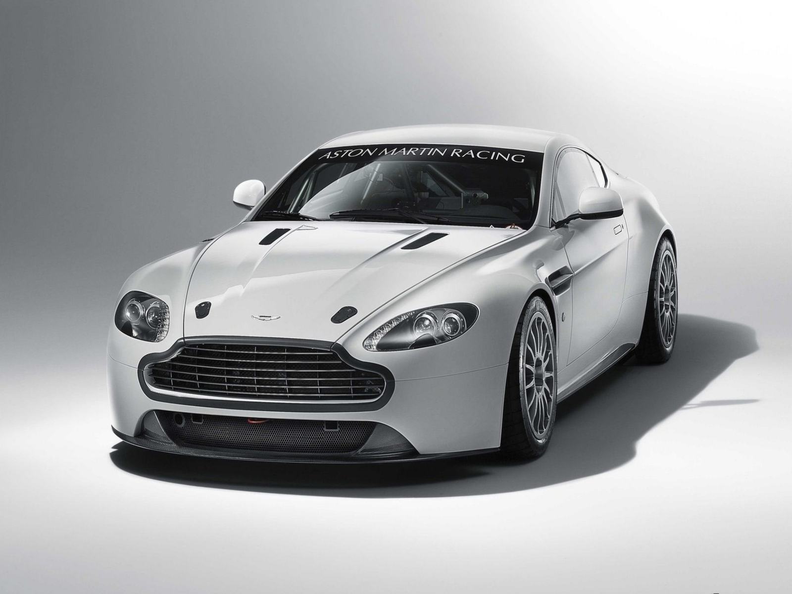 2011 Aston Martin Vantage GT4