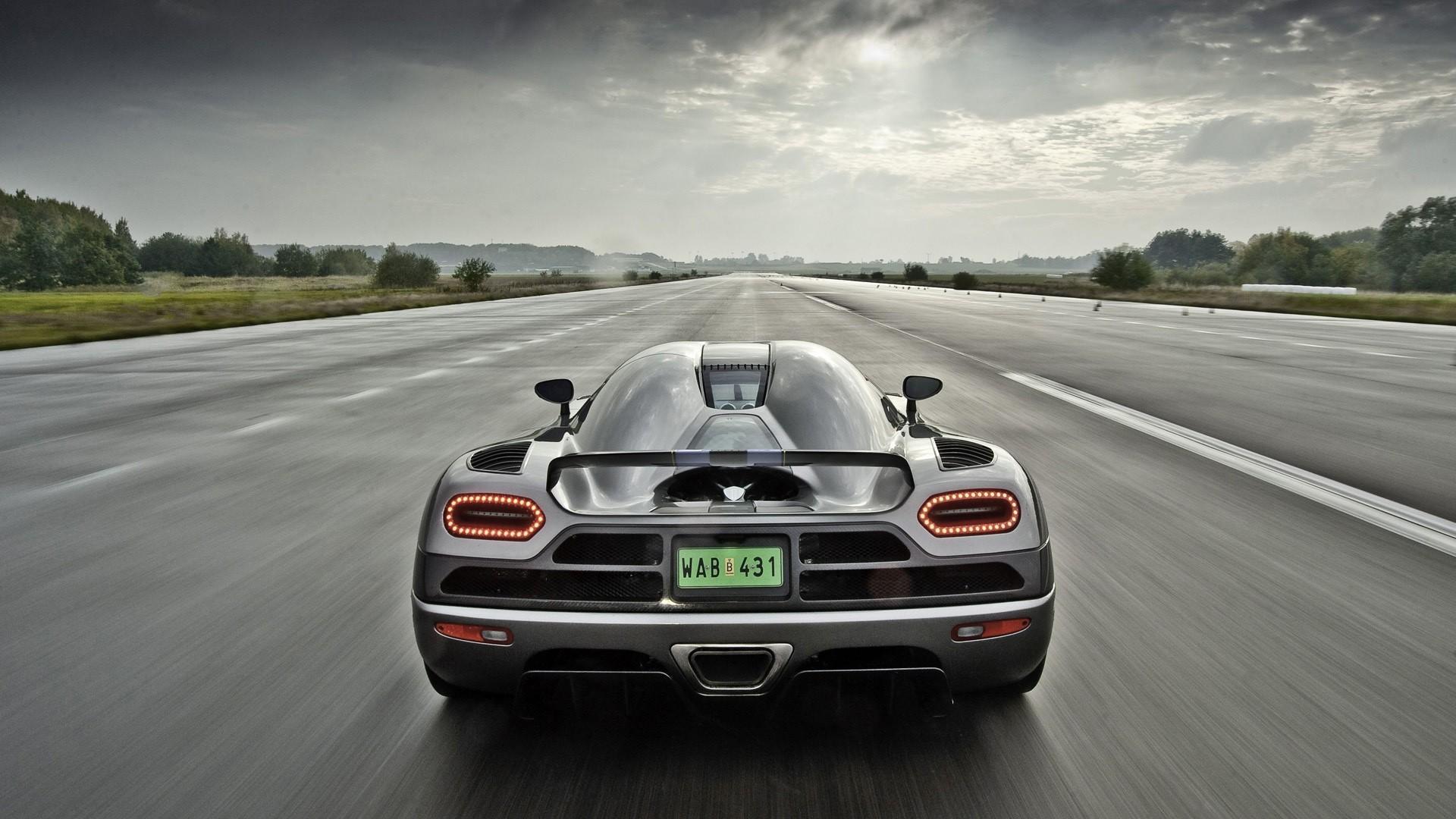 Авто Koenigsegg, вид сзади обои 1920x1080.