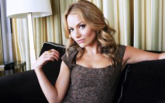 Becki Newton / 1920x1200