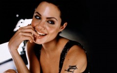   Angelina Jolie / 1280x800
