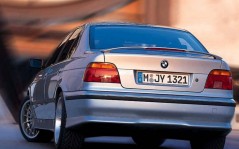BMW 528i / 1600x1200