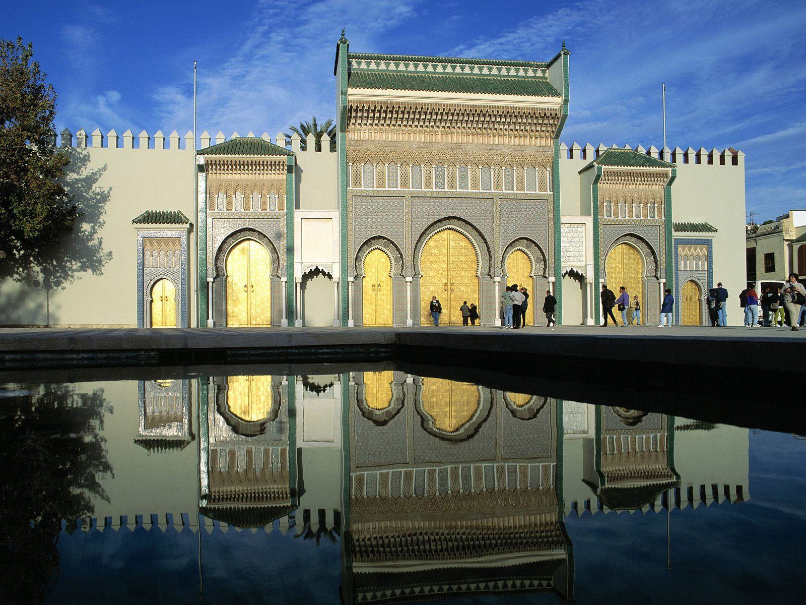 Обои Двери королевского дворца в Марокко 1600x1200