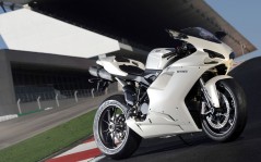 Гоночный Байк Ducati белого цвета / 1920x1080