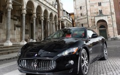 Итальянский автомобиль Maserati GranTurismo S / 1600x1200