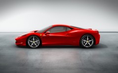 Красная Ferrari 458 Italia / 2560x1600