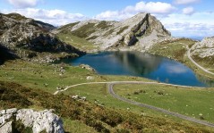 Lake Enol, Covadonga Asturias Spain / 1600x1200