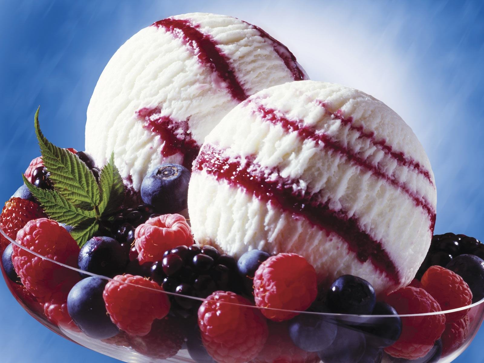 Мороженое с лесными ягодами обои 1600x1200.
 Мороженое с Ягодами