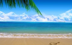 Морское побережье пальма и сердце нарисованное на песке на рабочий стол море / 1600x1200