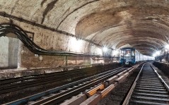 Московская подземка, метрополитен, поезд в тоннеле / 1920x1080