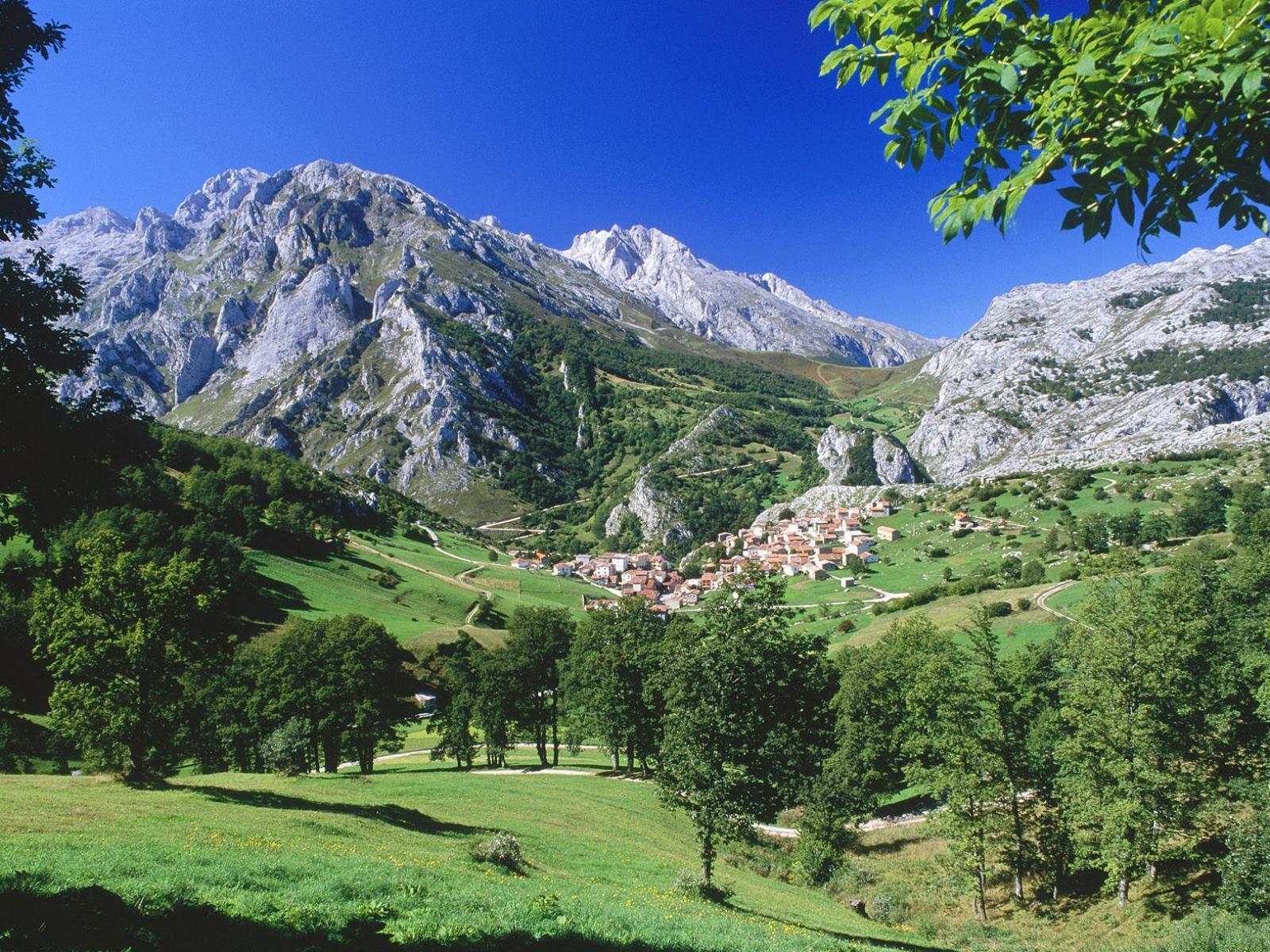 Обои Picos de Europa National Park, Asturias, Spain 1600x1200
