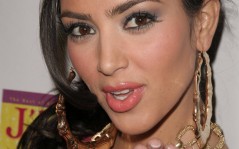  Kim Kardashian / 1600x1200