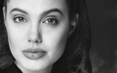  Angelina Jolie / 1280x800