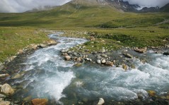 River Flowing Through Steppe, Kyrgyzstan / 1600x1200