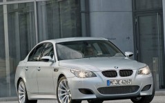  BMW M5 / 1600x1200