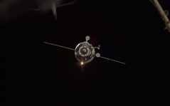 Спутник в открытом космосе / 1920x1200