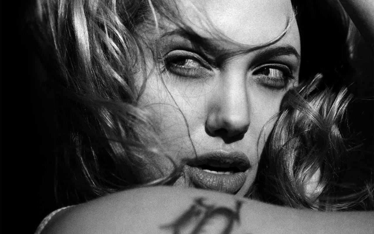 Обои Страстная Angelina Jolie 1280x800