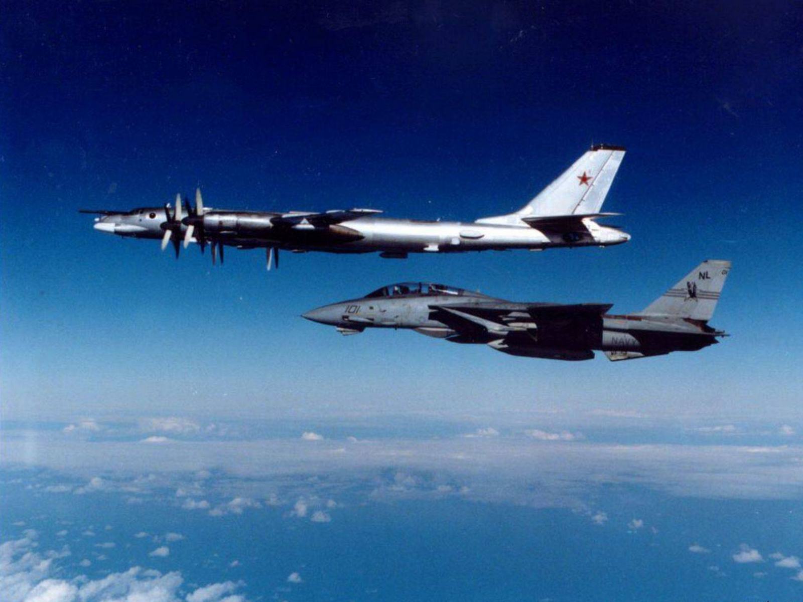 Обои Ту-95 и F-14 1600x1200