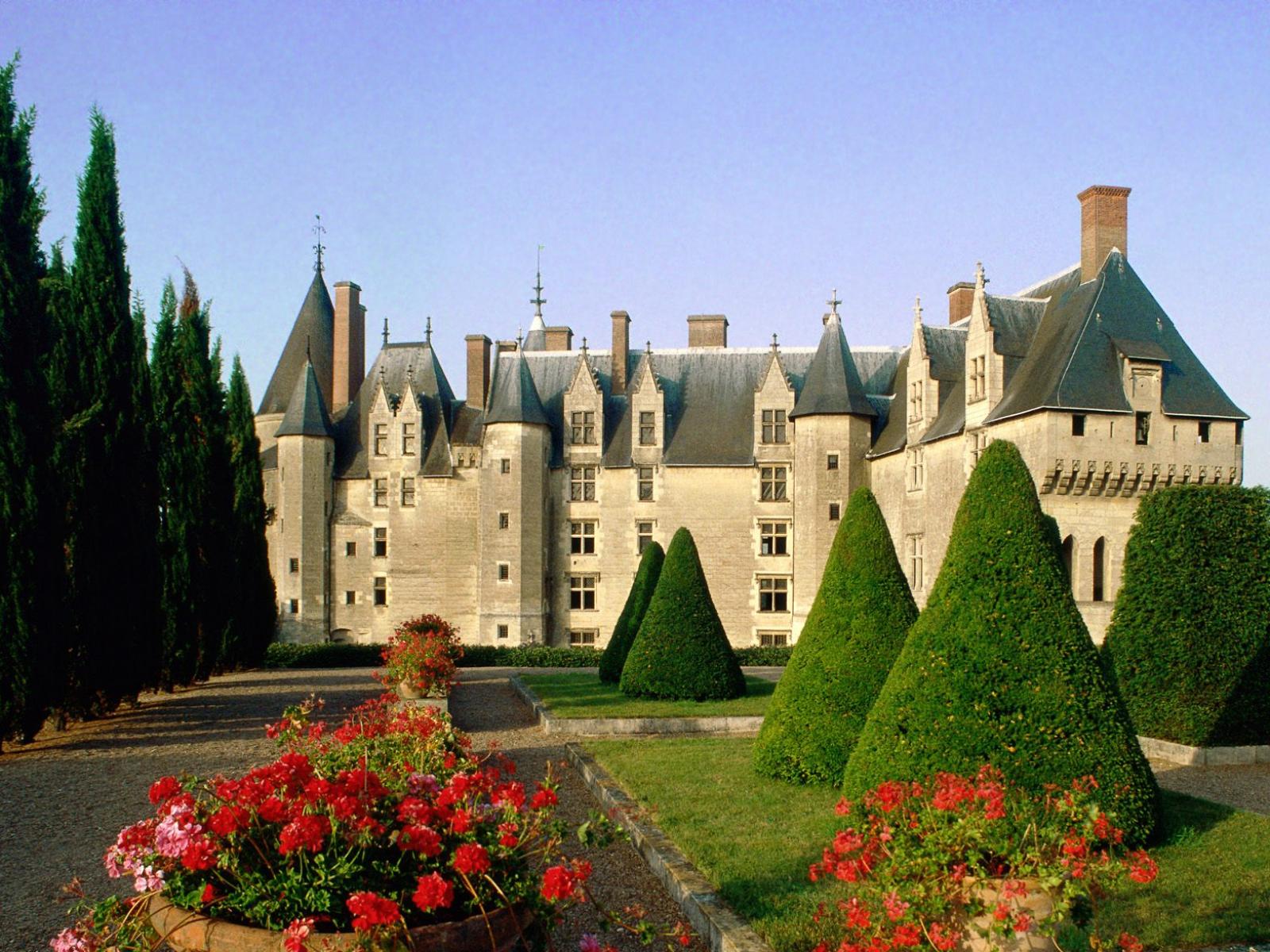 Обои — замок во Франции, пригород Парижа 1600x1200