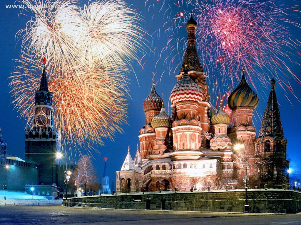 Обои Зимняя Москва, для рабочего стола салют над кремлёвсой площадью, город, города 1024x768